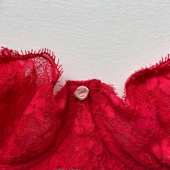 Victoria Secret Red Lace Bra - Picture 4 of 4